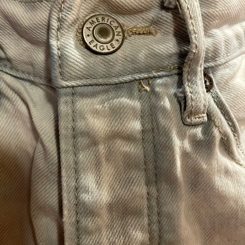 🚫SOLD🚫 AEO 90’s Boyfriend Distressed Shorts - Picture 7 of 17